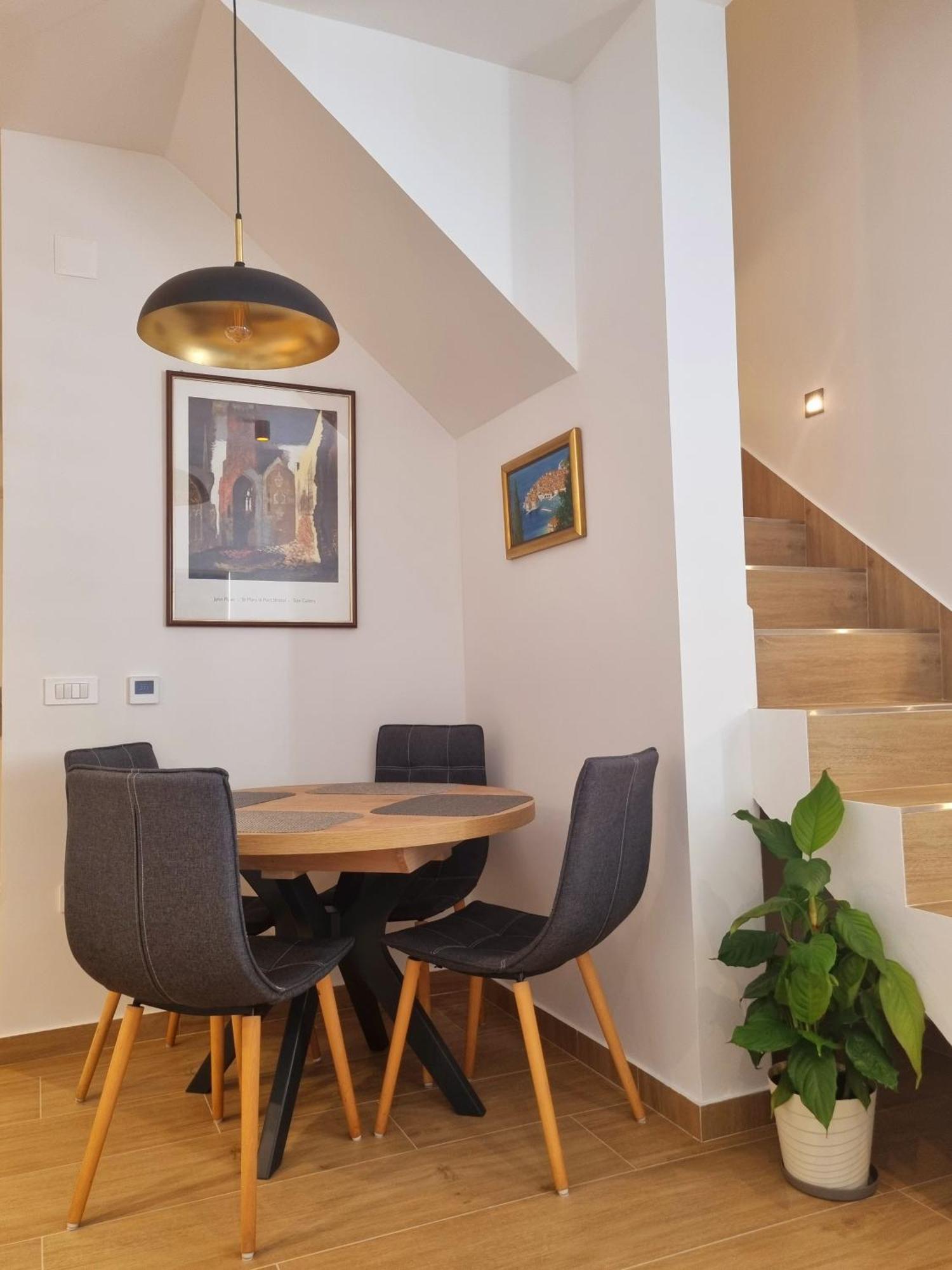 Marich Homestay دوبروفينك المظهر الخارجي الصورة