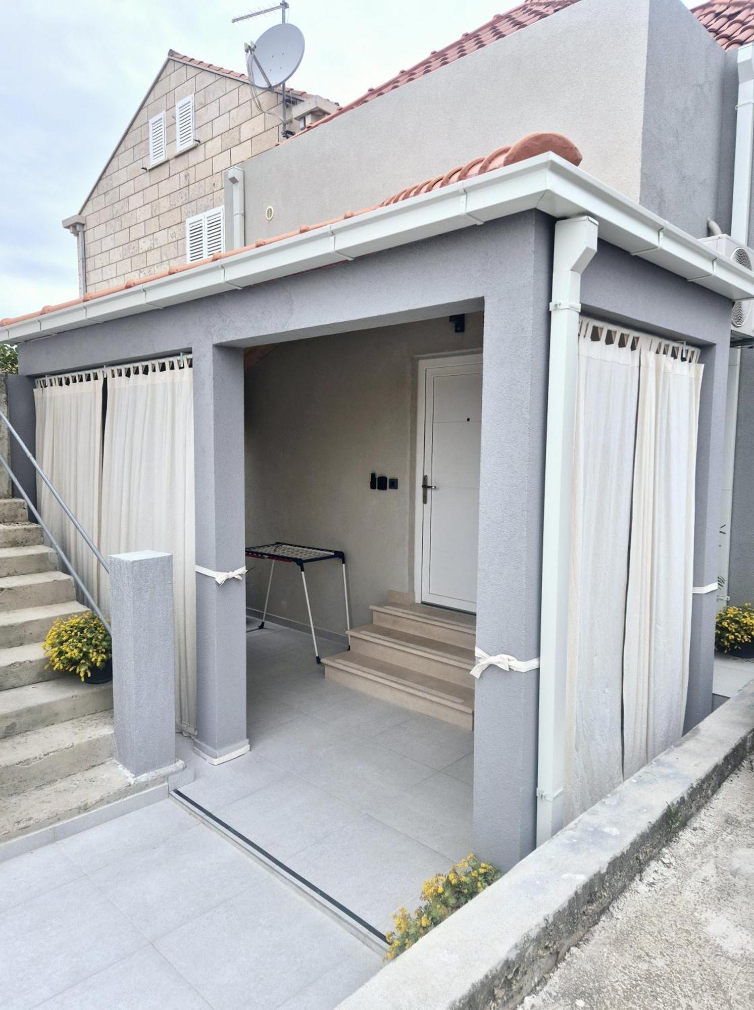 Marich Homestay دوبروفينك المظهر الخارجي الصورة